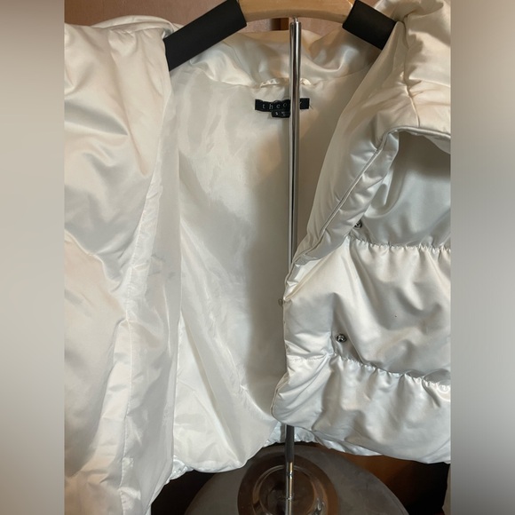 White theory puffer - Picture 7 of 10